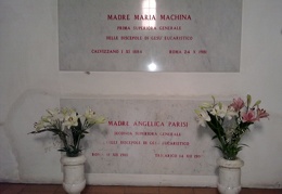 Tombe di Madre Maria e Madre Angelica