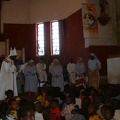 Mozambico Vescovo che celebra l'Eucaristia con le Discepole