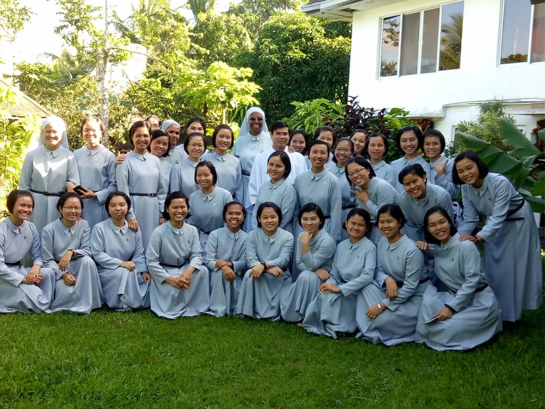 Professe e novizie a Manila - settembre 2018.jpg
