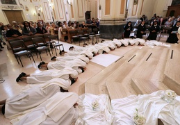 Le  Professe durante le Litanie dei Santi
